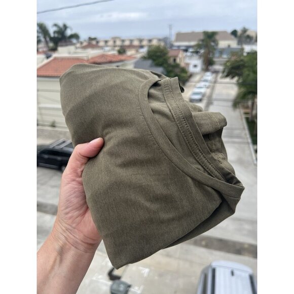 Beyond Yoga army green athleisure long slv top L soft silky comfy lightweight - Picture 2 of 7
